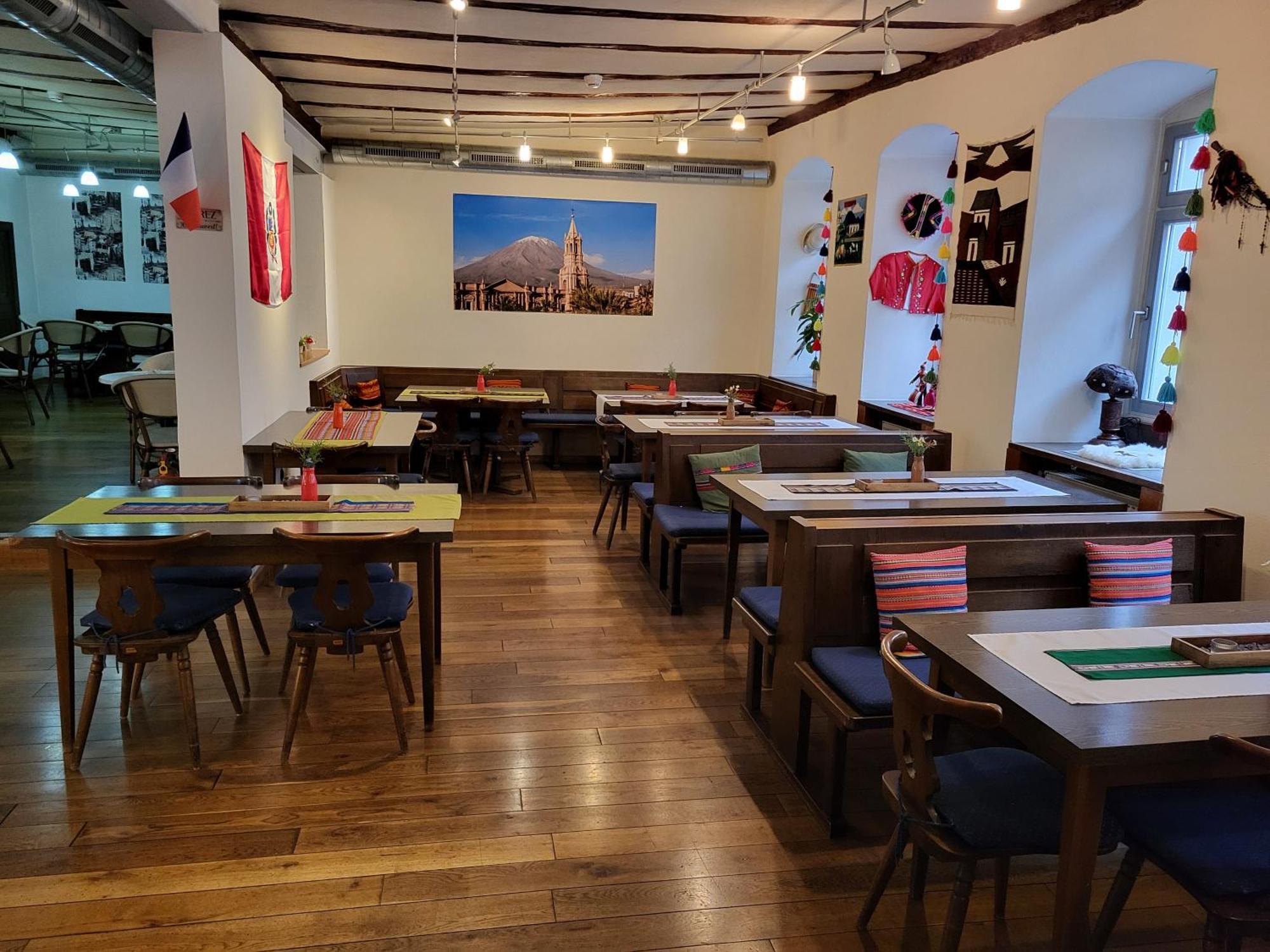 Gasthaus Zur Rose, Peruanisches Restaurant Und Franzoesisches Cafe Zell am Main Exteriör bild